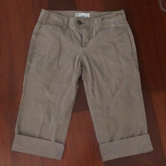 GAP color Khaki (Tan) Pants - GAP “Favorite Khaki” Capri Low Riders Size 2